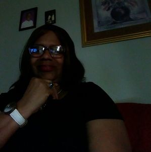 Meet your Posher, Lorie